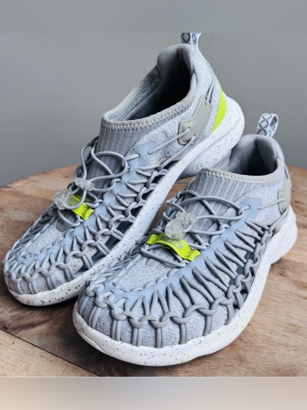KEEN Women’s UNEEK Sneakers Waterproof Sandals size 6 Gray Slip On Bungee Cord